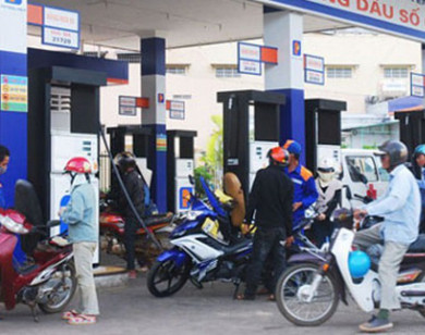 Ngày mai (11/2), giá xăng tiếp tục tăng 1.200 đồng/lít?